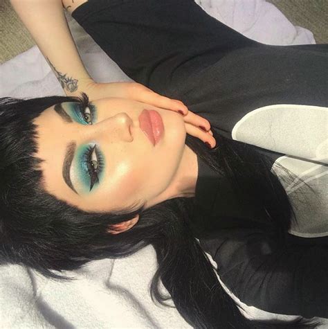 𝐂𝐀𝐈𝐓 𝐌𝐀𝐑𝐊𝐒 Caitmarks • Instagram Fotos Und Videos Cute Makeup Colorful Eye Makeup