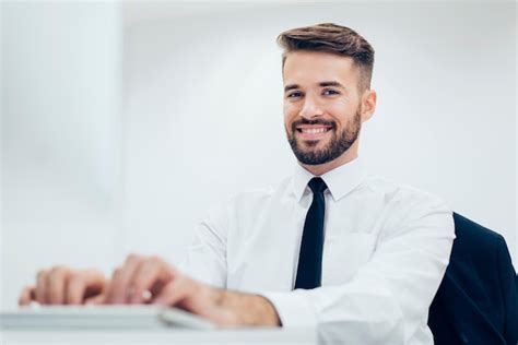Free Photo Handsome Business Guy With Folder