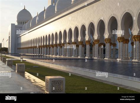 The Sheik Zayed Grand Mosque Abu Dhabi Stock Photo Alamy