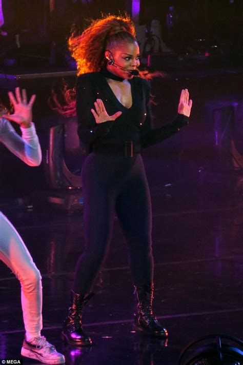 Janet Jackson Flaunts Curves Her State Of The World Tour Daily Mail