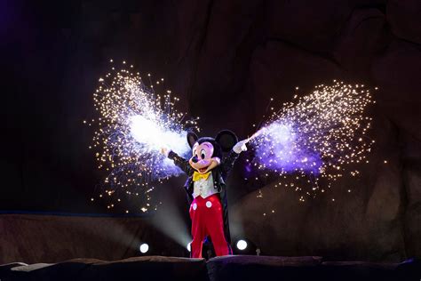 Fantasmic Returns Nov 3 To Conjure Up Magic And Delight Audiences