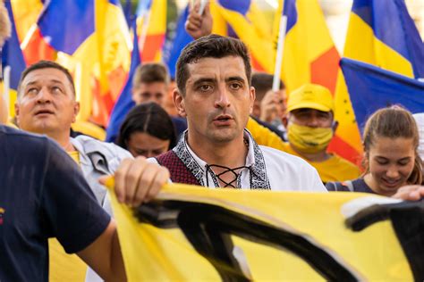 Liderul aur, george simion, originar din focșani, are trecut în declarația sa de avere doar un salariu și o mașină. Cine este George Simion, ultrasul care a fondat AUR | MondoNews