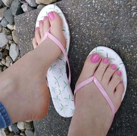 Pretty Sandals Cute Sandals Cute Toes Pretty Toes Feet Soles Women
