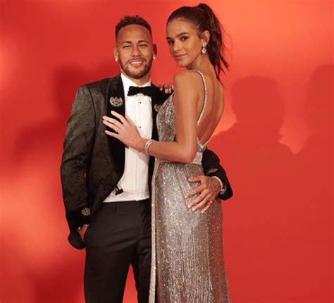 pai de neymar quebra silêncio sobre relação com marquezine banda b