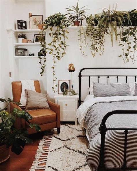 From boho bedrooms to living rooms and accent decor, the bohemian look embraces influences from across the globe and carries a vibe of cool confidence. 25 Cozy Bohemian Bedroom With Natural Inspired in 2020 ...