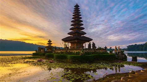 Sunrise At Pura Ulun Danu Bratan Temple In Bali Indonesia Peapix