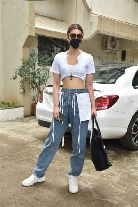 Kriti Sanon Looks All Trendy In Funky Jeans Paparazzi Pics