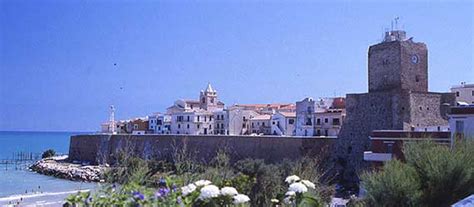 The ground floor and first floor are equal and we find the living room, kitchen, two bedrooms and a bathroom. Molise turismo - Informazioni turistiche sulla regione