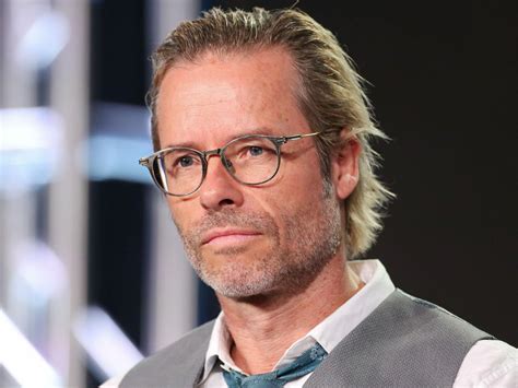 Guy Pearce Regrets Making Kevin Spacey Handsy Comments The Independent