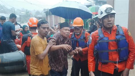 Banjir Dan Longsor Terjang Manado Basarnas Evakuasi Warga Meninggal Dunia BeritaManado