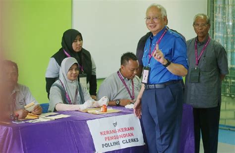 Sekolah menengah sains sultan haji ahmad shah (semsas) merupakan sebuah sekolah berasrama penuh di kuantan, pahang. Najib arrives at Sekolah Sains Sultan Haji Ahmad Shah to ...