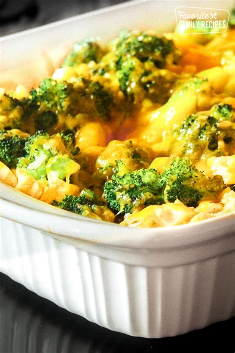 This cheesy chicken broccoli casserole satisfies my urge for cheesy stove top stuffing and it adds in broccoli (nutrients!) and chicken (protein!), so now it's suddenly perfectly acceptable food. Chicken Broccoli Casserole | Favorite Family Recipes