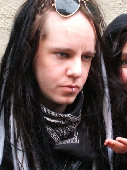 Corey taylor and guitarist jim root revived their band stone sour , drummer joey jordison created the murderdolls. slipknot: Joey Jordison 1-com mascara/sem mascara