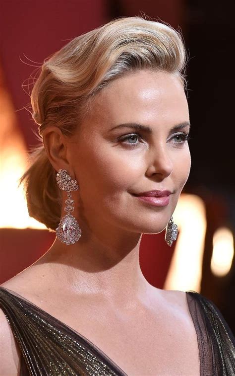 Charlize Theron At The Oscars Charlize Theron Hair Red Carpet Hair Charlize Theron Oscars