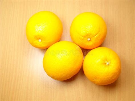 Cuatro Naranjas Foto De Archivo Imagen De Fresco Vitamina 8815710