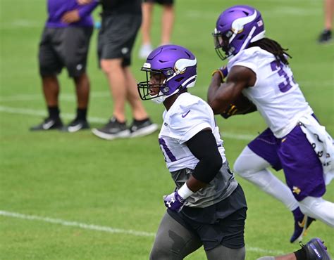 Duluth Native Cj Ham Settling In As A Veteran And A Leader For The Minnesota Vikings Duluth