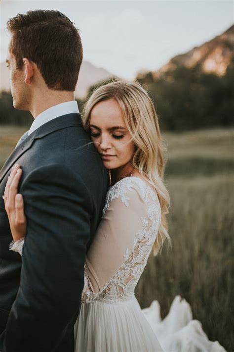 36 Romantic First Look Wedding Pictures That Really Inspire Mrs To Be Wedding Picture Poses