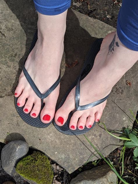 Wifes Gorgeous Feet In Flip Flops And Yoga Pants Femaleflipflops