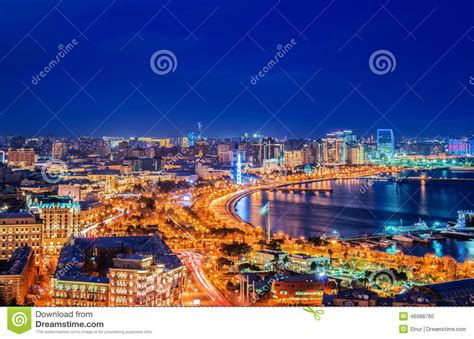 Baku está na costa do mar cáspio na ponta sul da península de absheron. Baku, Azerbaijão foto de stock. Imagem de skyscraper ...
