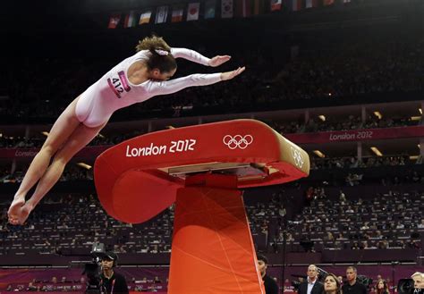 Fall Costs Us Gymnast Gold Medal Nbc Olympics Female Gymnast