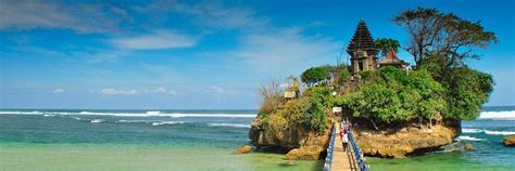 Anda ingin berkunjung ke pantai balekambang? Kumpulan Tempat Wisata Alam Malang Yang Sangat Populer & Indah