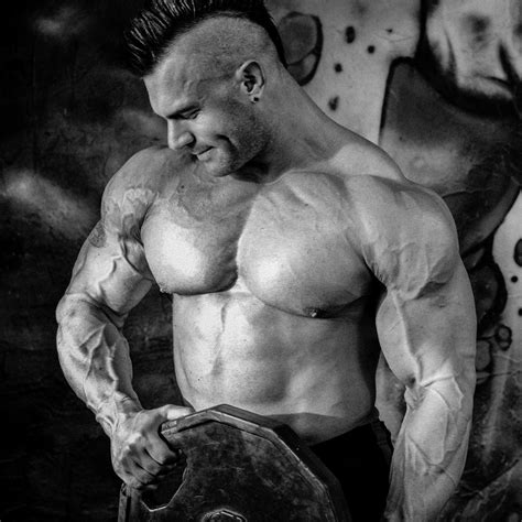 Muscle Lover British Bodybuilder Andrew Pickering