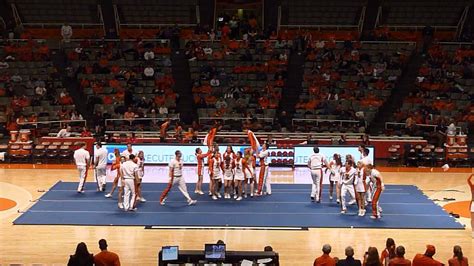 University Of Illinois Cheerleading Half Time Routine 2013 Youtube