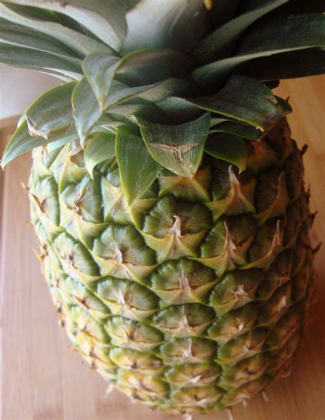 If it has no aroma, it's presumably not ripe yet. How to Choose and Dice a Pineapple - Bake Your Day