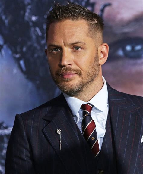 He has two children, two dogs, and is married to actress charlotte riley. Warum Tom Hardy doch nicht die Elton-John-Rolle bekam