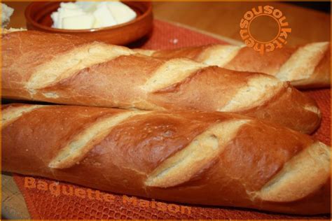 Vous aurez besoin de pâte à pain fabriqué à partir de préparation pour pain blanc mon la cuisson se fera 10 minutes à 220°, puis selon la taille de votre pain entre 20 et 40 minutes à 180°. Recette de baguette maison - Sousoukitchen