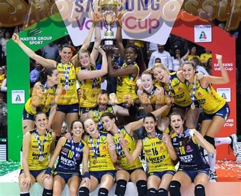 Italian Volleyball Players Strip Off With Trophy To Celebrate