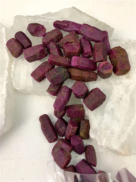 Raw ruby (25pcs) - Raj Minerals Inc