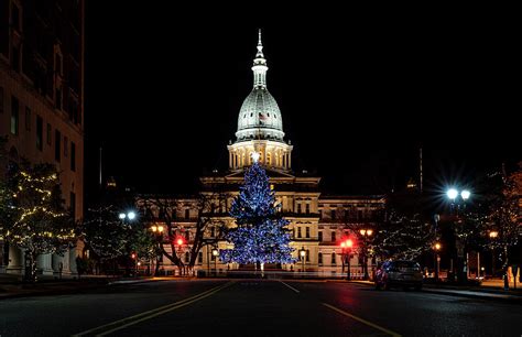 Christmas At The Michigan Capitol Photograph By Carol Ward Pixels