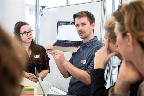 Das begleitende lautlesen sollte regelmäßig (etwa dreimal wöchentlich) über vier bis 5 monate erfolgen. Rückblick: Drittes HPI Schul-Cloud-Forum am Griebnitzsee
