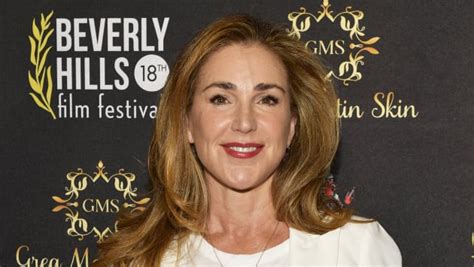 frasier revival peri gilpin to reprise roz role tv fanatic