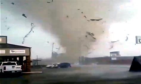 Several Tornadoes Hit Midwest Usa On Saturday Evening Destructive