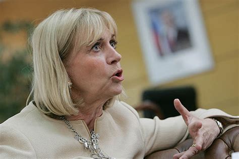 Al 99,97% de los votos válidos escrutados, la candidata socialista obtuvo 62,1%, mientras que evelyn matthei consiguió un 37,8%. Noticia: Los vaivenes de la política chilena