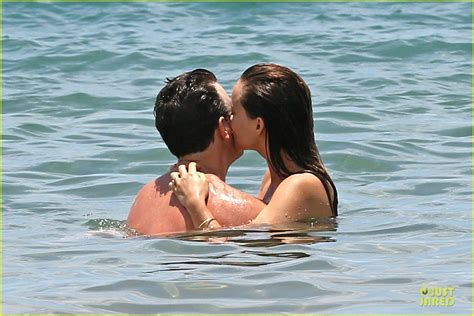 Olivia Wilde And Shirtless Jason Sudeikis Kissing In Hawaii Photo 2879787 Bikini Jason