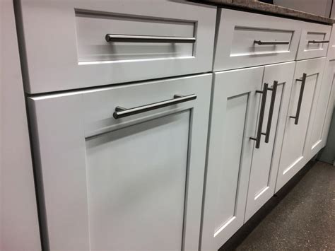 Offers hundreds of types of decorative kitchen cabinet hardware available in many different finishes. Kitchen Cabinet Hardware Installation | Huntsville ...