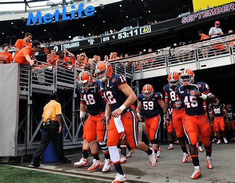Syracuse University football offense emerges from obscurity to join the national leaders 