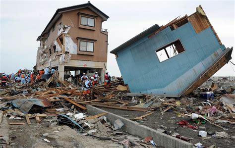 Selain itu, gempa bumi juga dapat memicu lima di antaranya mengguncang indonesia. Jangan Panik! Ikuti 7 Tips Antisipasi Diri Saat Gempa ...
