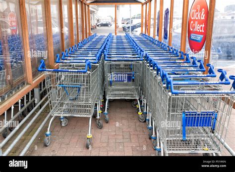 Tesco Shopping Trolleys Hi Res Stock Photography And Images Alamy