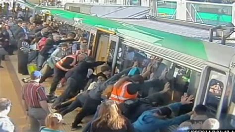 Passenger Leg Stuck Between Train And Platform People Rush To Free Him Pitribe