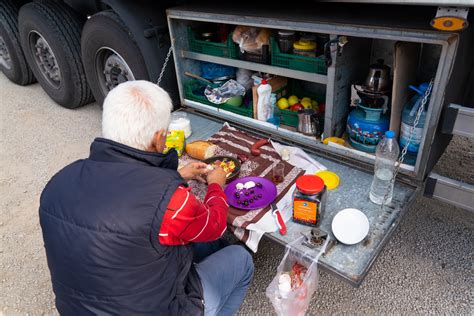 Tips For Truck Drivers To Eat Healthy Food On The Road Hta