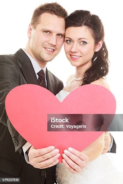 기혼 커플입니다 하트 팻말 기호까지 2015년에 대한 스톡 사진 및 기타 이미지 2015년 결혼식 기혼 istock