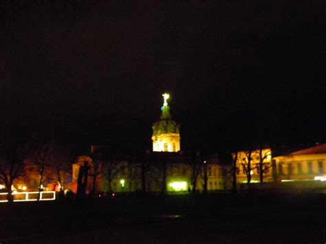 Weihnachtsmarkt zwischen hauptbahnhof und kanzleramt in berlin. Weihnachtsmarkt / Świąteczny Jarmark Berlin 2014 - versus ...