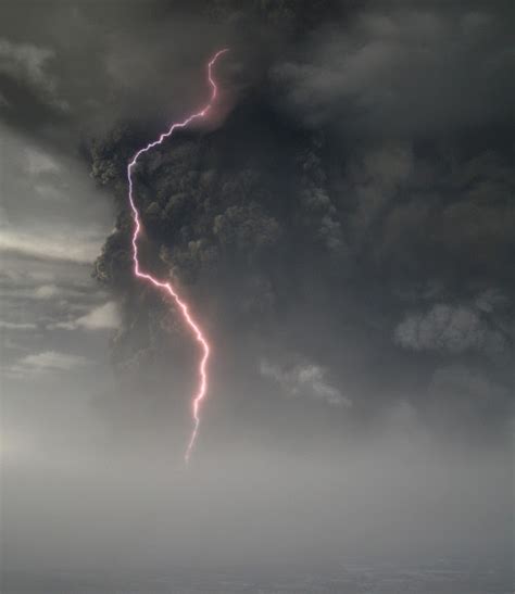 41atis National Geographic Iceland Volcano Lightning