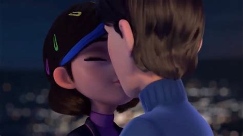 Jim And Claire Kiss Me Trollhunters Youtube