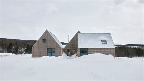 Pelletier de Fontenay draws on local barns for Hatley House in Canada ...