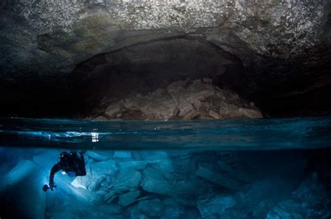 Cueva Submarina En Rusia Fotografias De Viktor Lyagushkin Imágenes